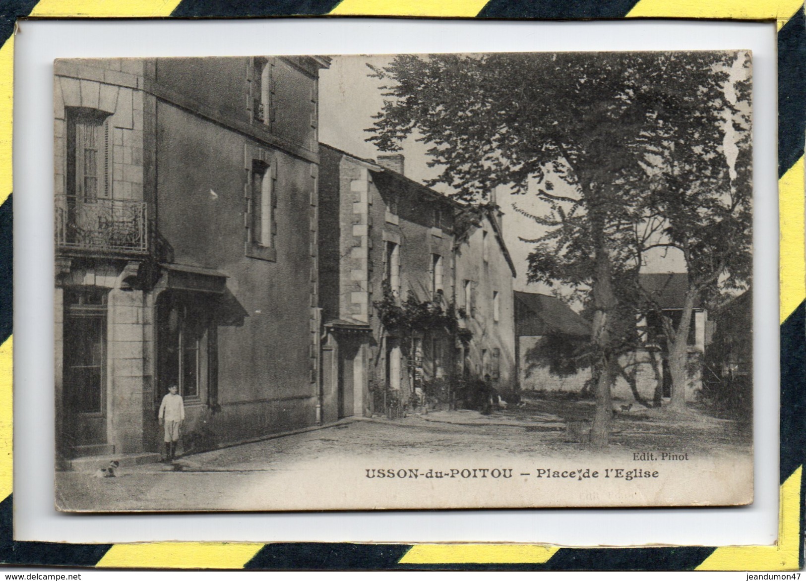 DPT 86 . - . USSON-DU-POITOU - PLACE DE L'EGLISE. CIRCULEE EN 1919 - Autres & Non Classés