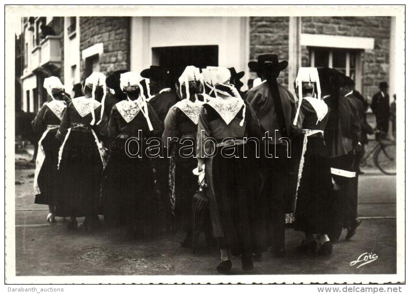 ** T2 Plougasterl-Daoulas, People In Traditional Dresses, French Folklore - Zonder Classificatie