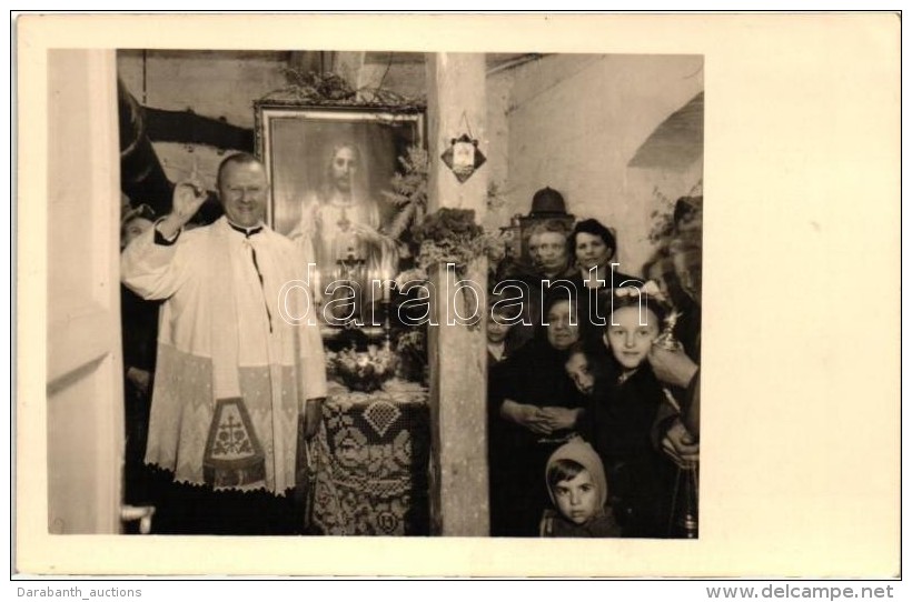 * T2/T3 1944 &Oacute;v&oacute;hely Meg&aacute;ld&aacute;sa / WWII Hungarian Shelter Blessing, Priest, Interior,... - Sin Clasificación