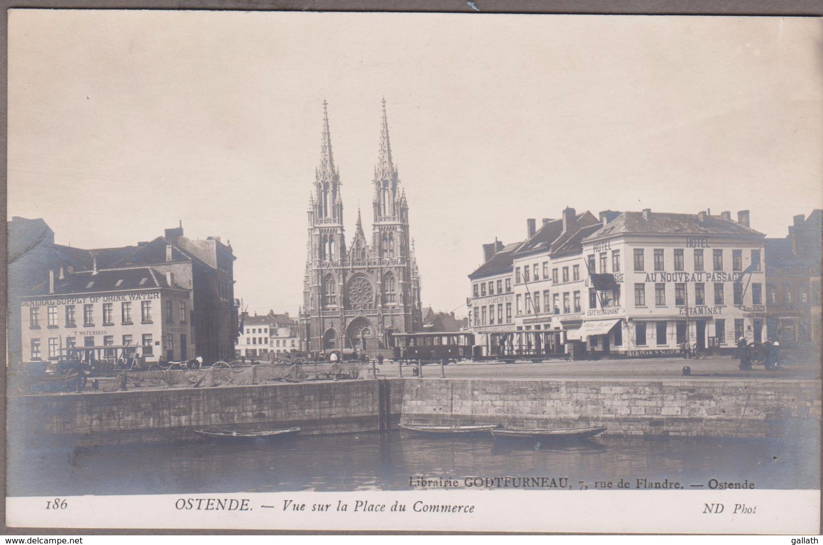 OSTENDE-Vue Sur La Place Du Commerce...  Animé   Estaminet... - Oostende