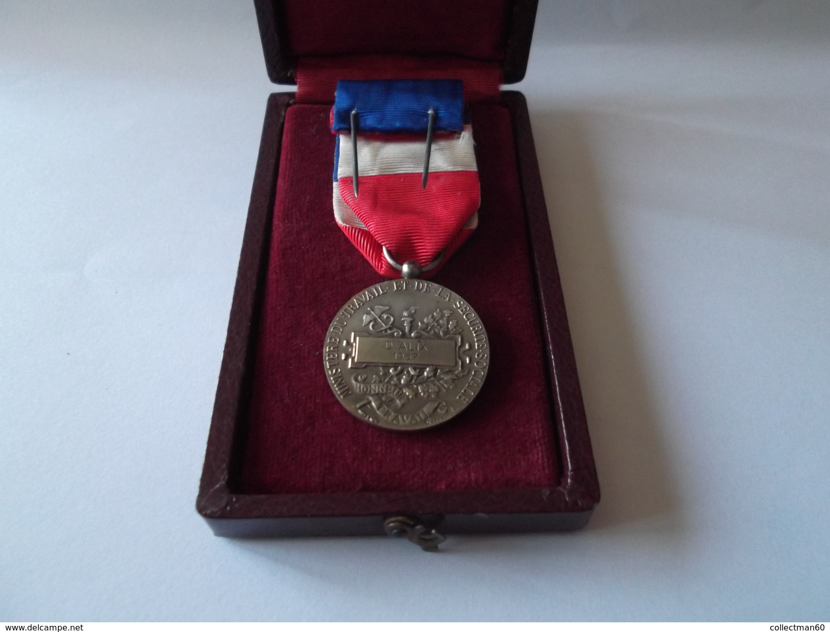 Medaille    Du Travail  Et De La Sécurité Sociale     Avec   Sa Boite   1967 - France