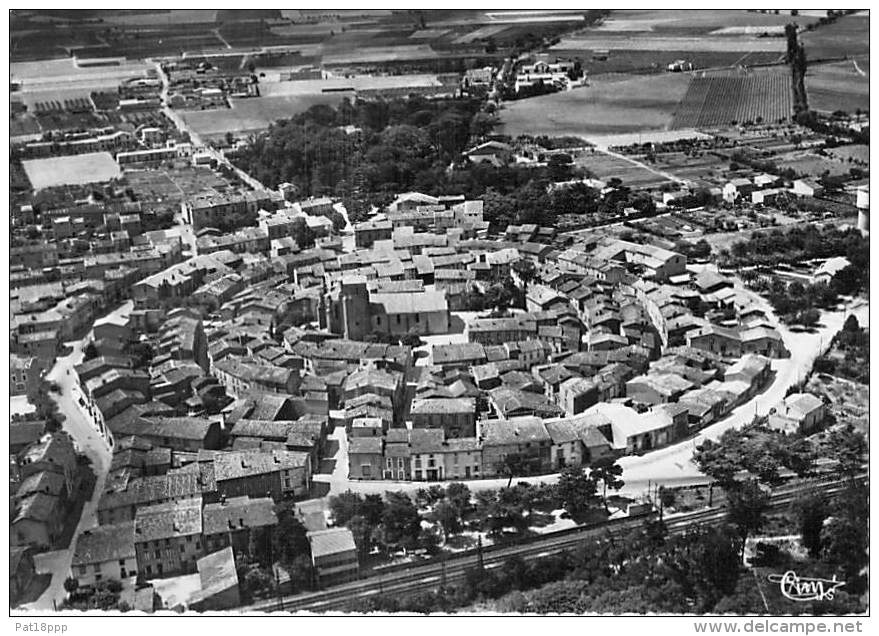 11 - BRAM : Vue Aérienne Du Centre V Ille Vu Du Nord - CPSM Dentelée Noir Blanc GF -  Aude - Bram