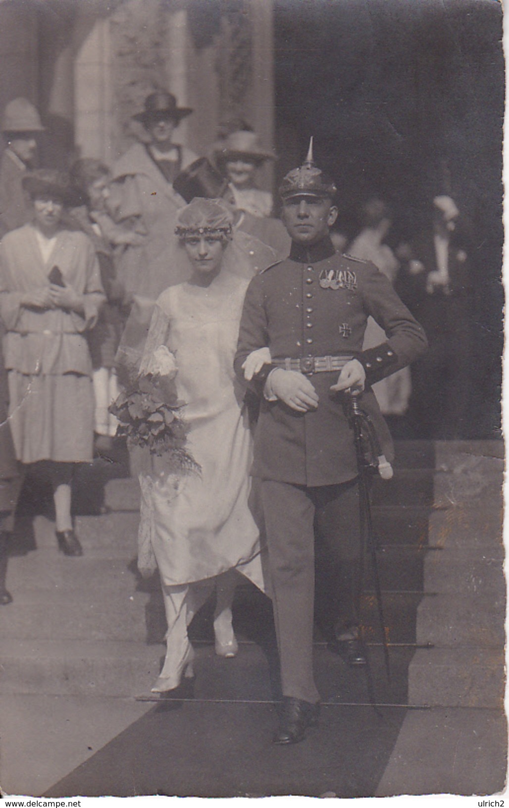 AK Foto Brautpaar - Deutscher Offizier Mit Frau - Pickelhaube - 1922 (28995) - Paare