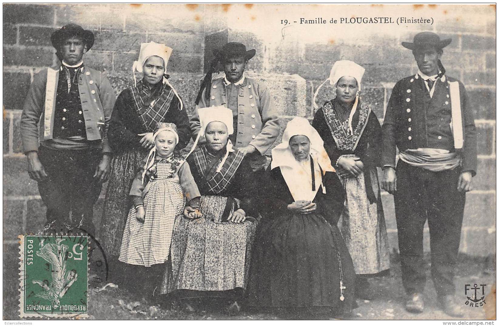 Plougastel-Daoulas      29      Une Famille       (voir Scan) - Plougastel-Daoulas