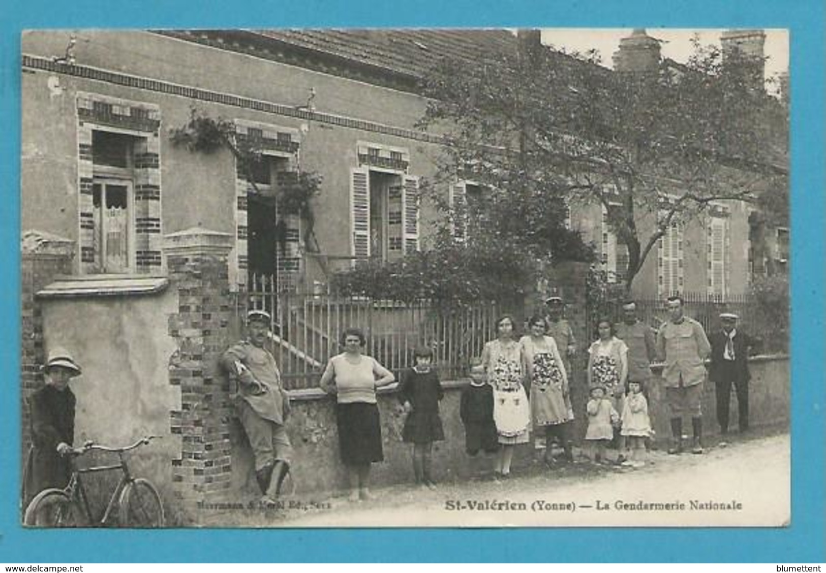 CPA Gendarmes Gendarmerie Nationale ST-VALERIEN 89 - Saint Valerien