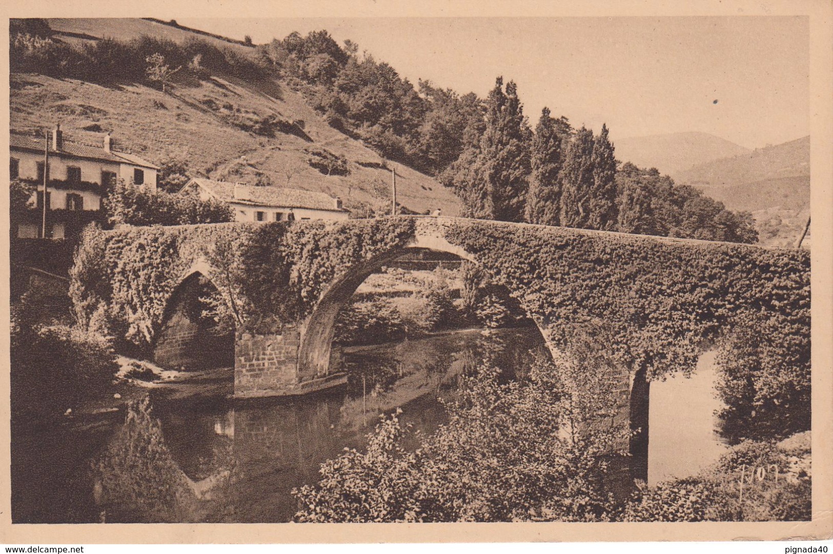 Cp , 64 , BIDARAY , Le Très Pittoresque Et Vieux Pont En Dos D'âne Sur La Nive - Bidarray