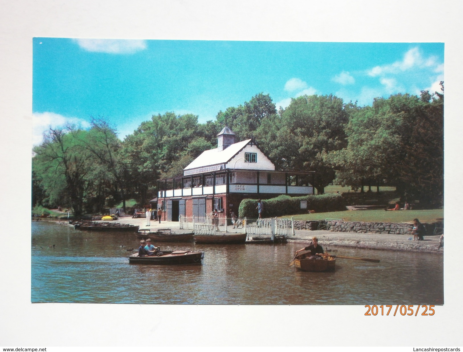 Postcard The Lake [ Boating ] Llandrindrod Wells Powys Wales My Ref B11152 - Radnorshire