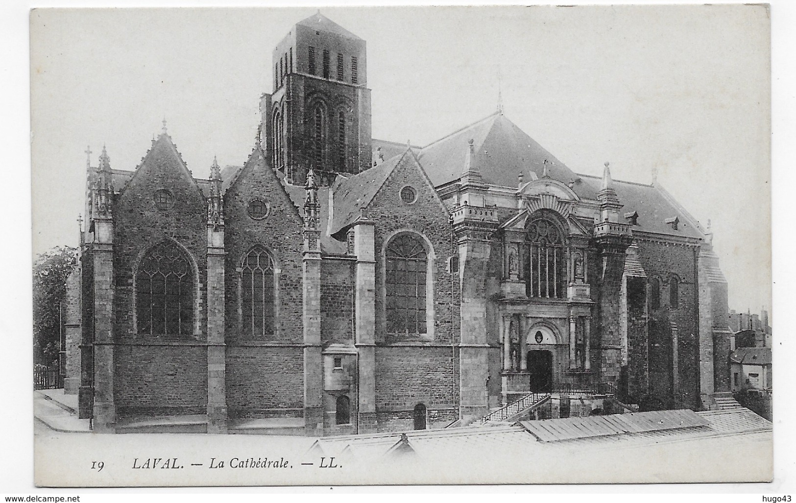 LAVAL - N° 19 - LA CATHEDRALE - CPA NON VOYAGEE - Laval