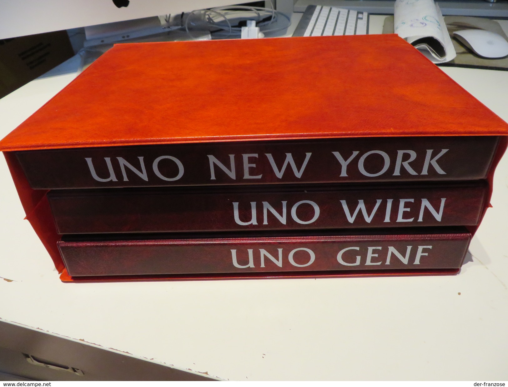 VEREINTE NATIONEN  /  GENF  /  WIEN  /  NEM YORK  Posten  MARKENKARTEN  In  SCHUTZHÜLLEN  Im  3  RINGBINDER - Sammlungen (im Alben)