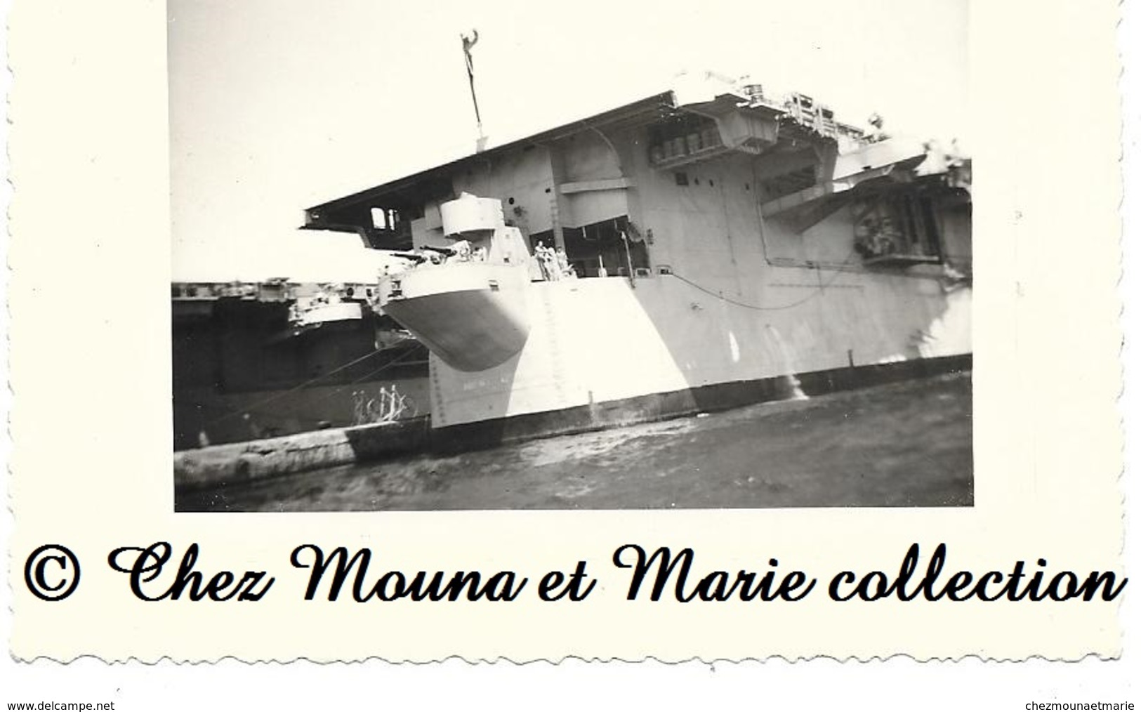 MARSEILLE 1957 - PORTE AVIONS BOIS BELLEAU - BOUCHES DU RHONE - PHOTO MILITAIRE 11 X 8.5 CM - Guerre, Militaire