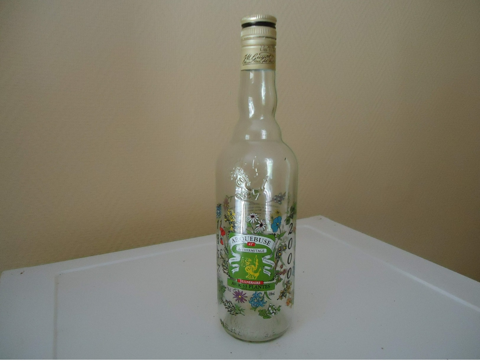 De 2000 - France - ARQUEBUSE DE L'HERMITAGE - Vulnéraire Aux 33 Plantes - Série Limitée - 0.70 L - Vide - - Licor Espirituoso