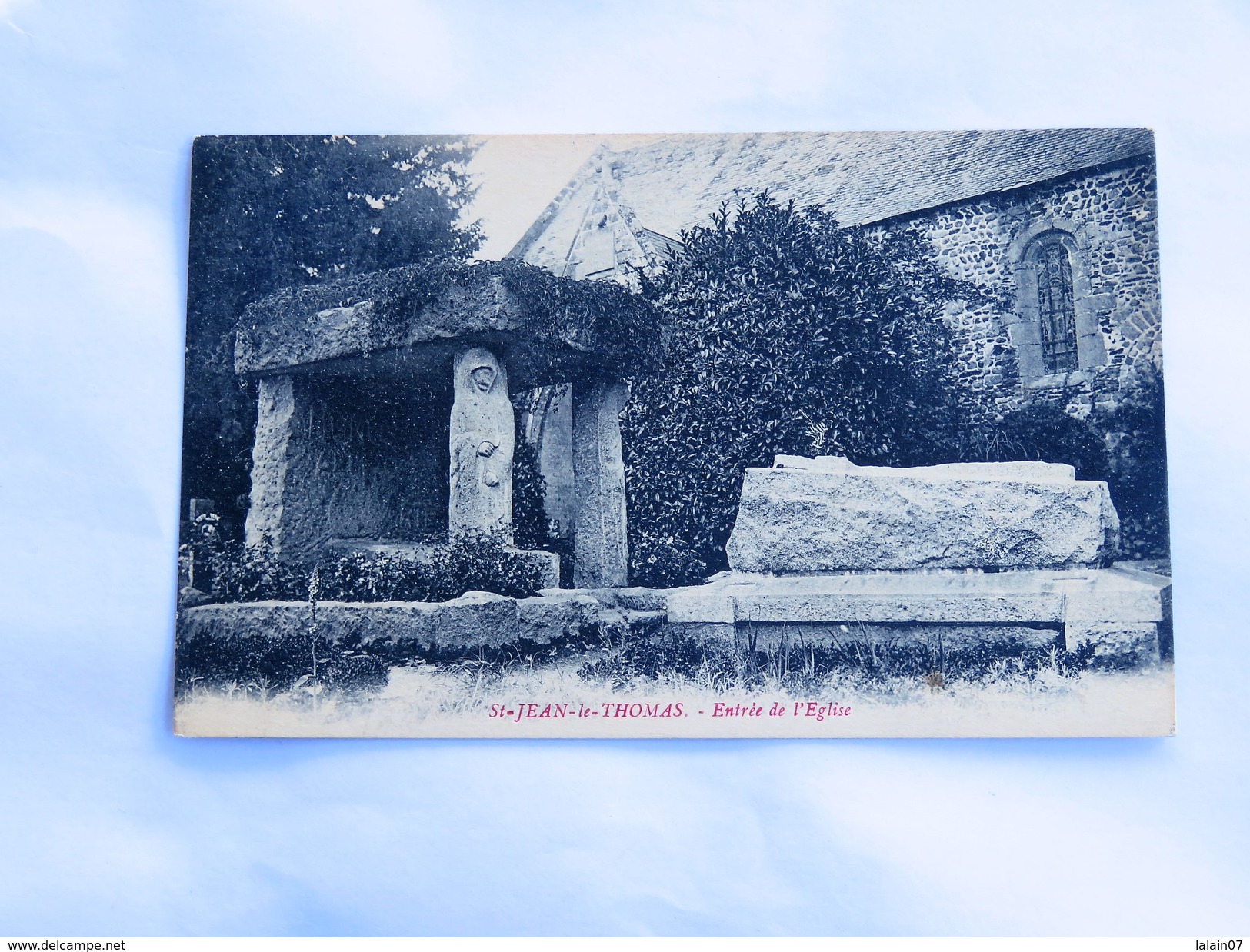 C.P.A. 50 SAINT-JEAN LE THOMAS : Entrée De L'Eglise, En 1941 - Other & Unclassified