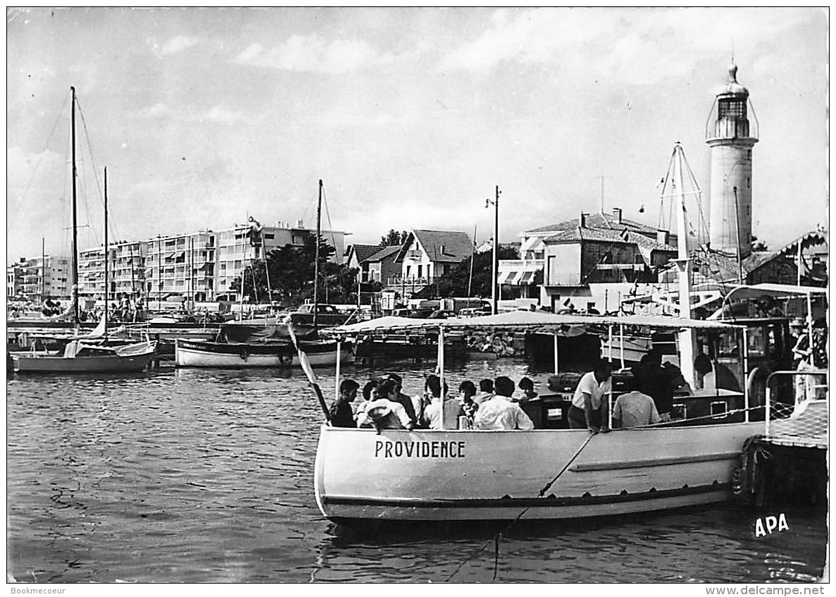 GRAU DU ROI  Les Quais Départ Pour La Promenade En Mer  Sur    LA PROVIDENCE - Le Grau-du-Roi