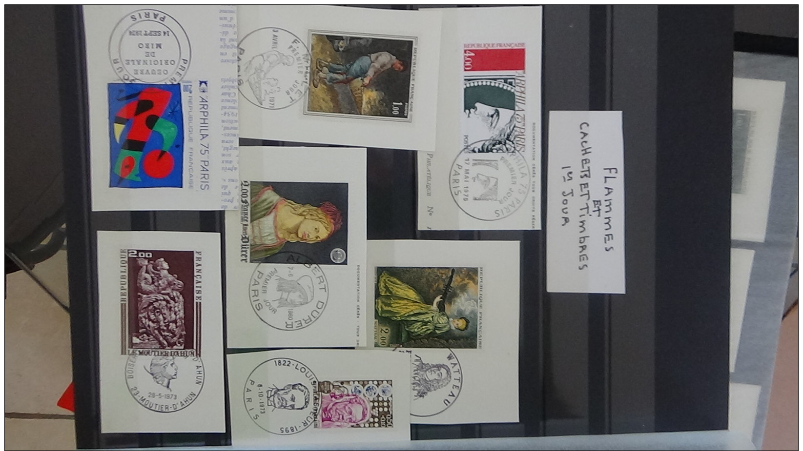 C Gros carton  lot variétés (1800euros) + 2 bandes ND + timbres France ** + obl + Chine + classeurs + albums timbres obl