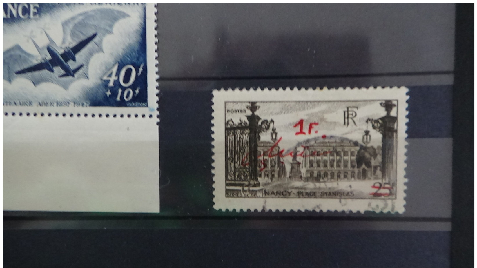 C Gros carton  lot variétés (1800euros) + 2 bandes ND + timbres France ** + obl + Chine + classeurs + albums timbres obl