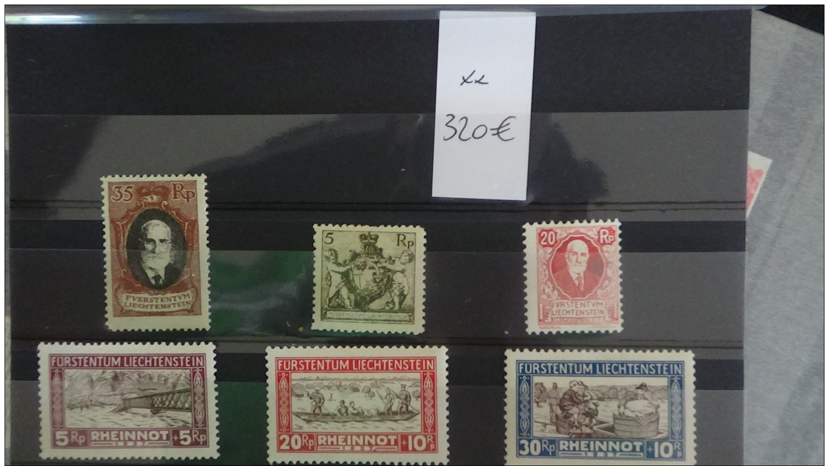 C Gros carton  lot variétés (1800euros) + 2 bandes ND + timbres France ** + obl + Chine + classeurs + albums timbres obl