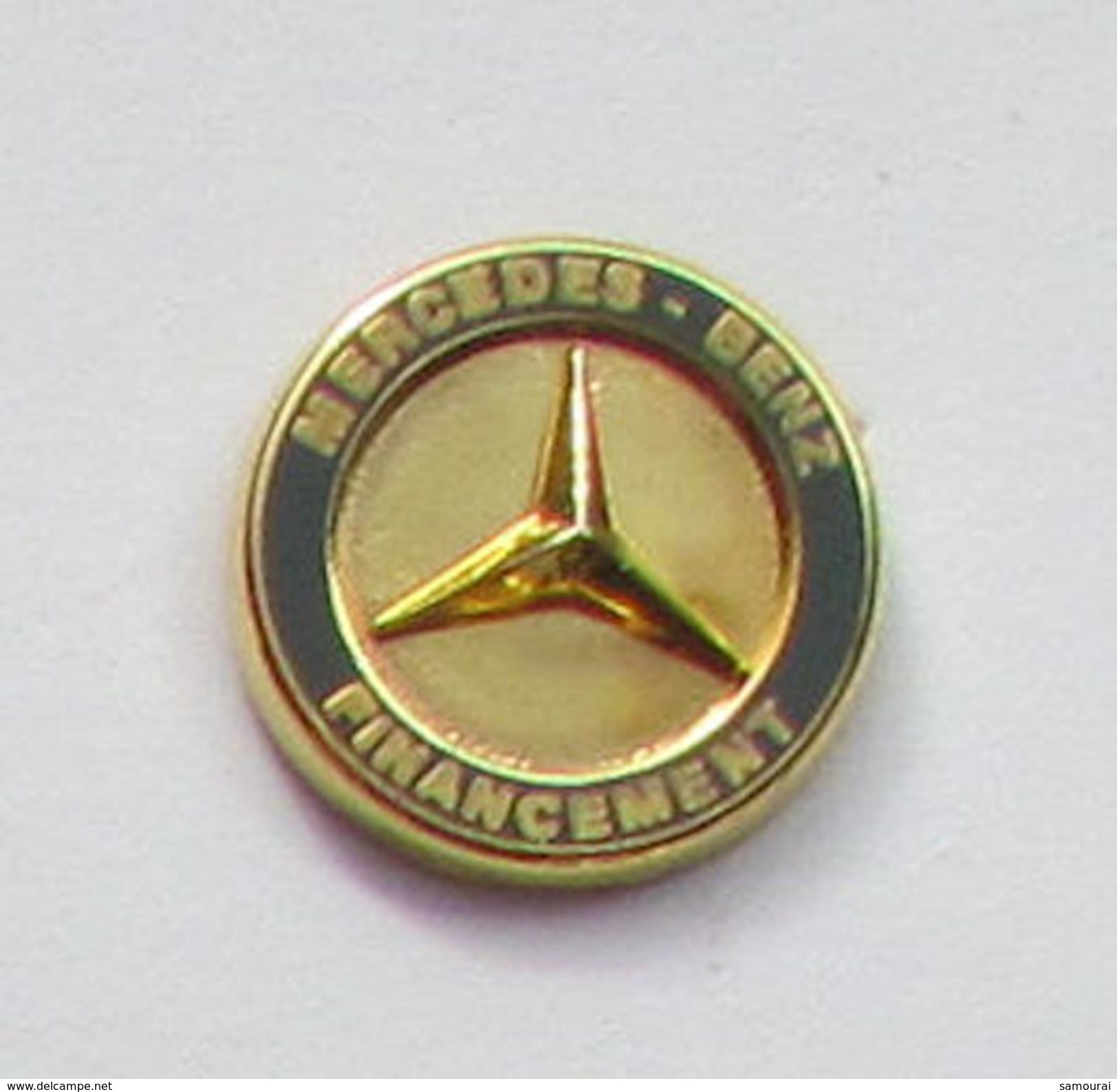 1 Pin's MERCEDES BENZ - FINANCEMENT Signé ATC - Mercedes