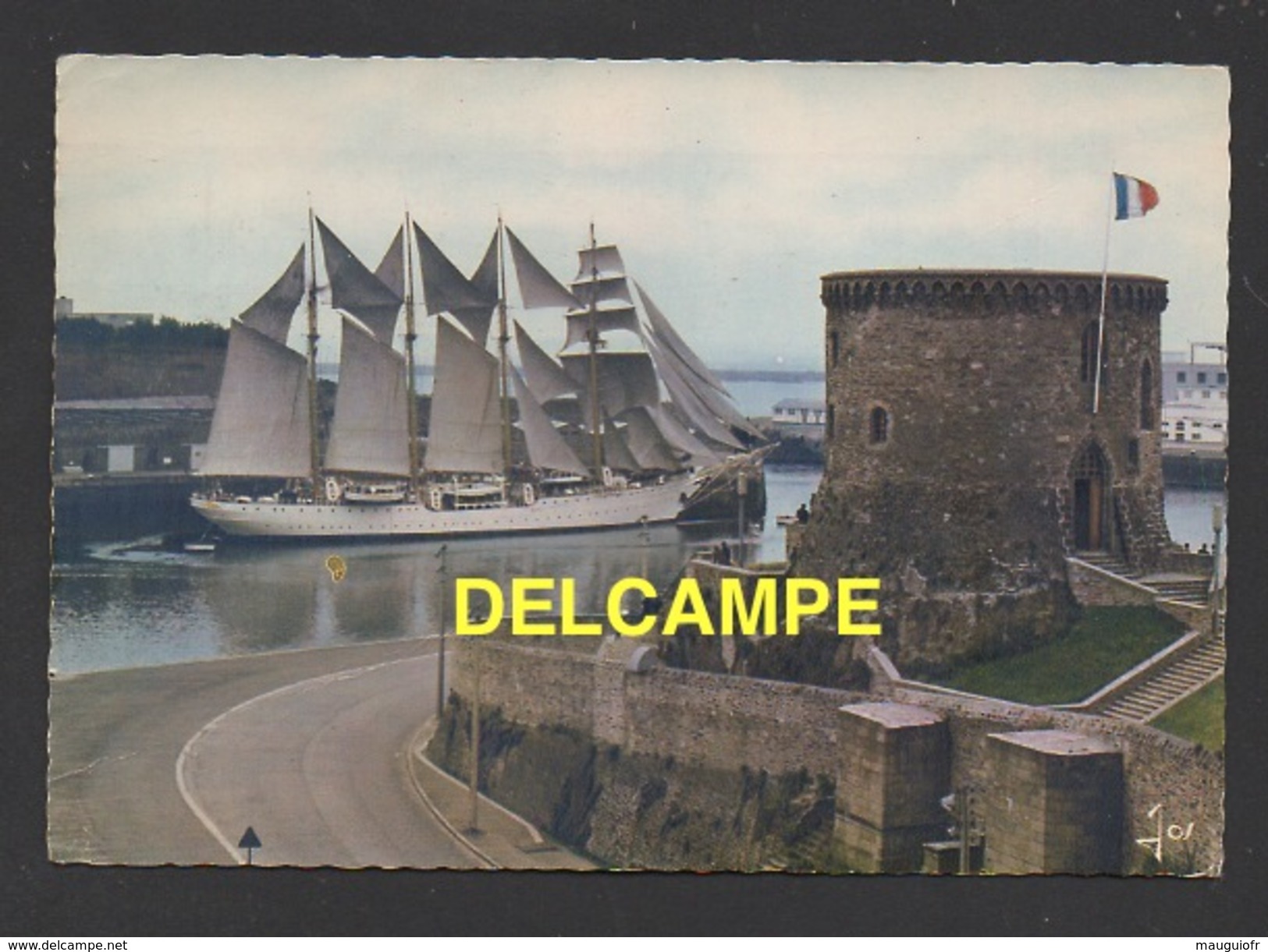 DF / TRANSPORTS / BATEAUX / VOILIERS / " QUATRE MÂTS ", VOILIER CHILIEN DEVANT LE CHÂTEAU DE BREST / CIRCULÉE EN 1970 - Voiliers