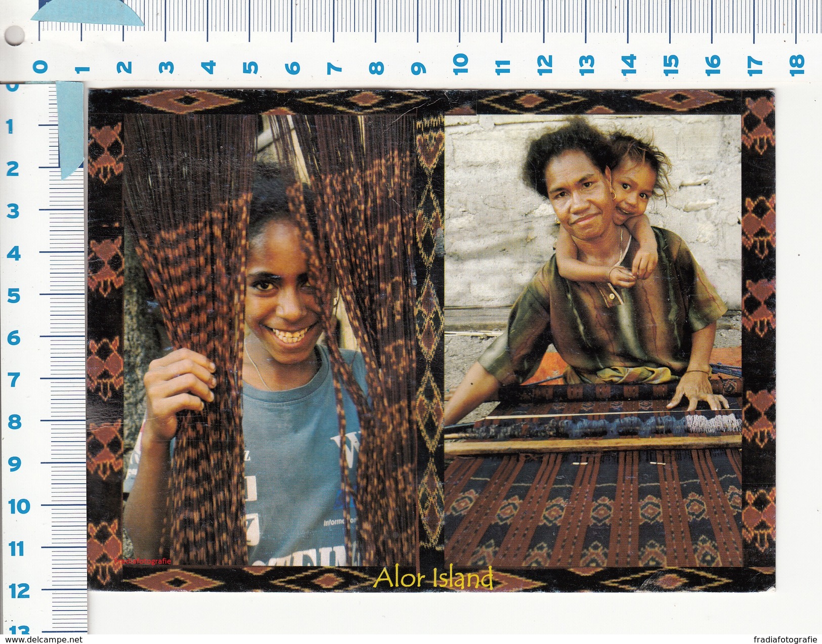 Alor Island - Men With Children  And Tradational Ikat Textiles - Indonésie