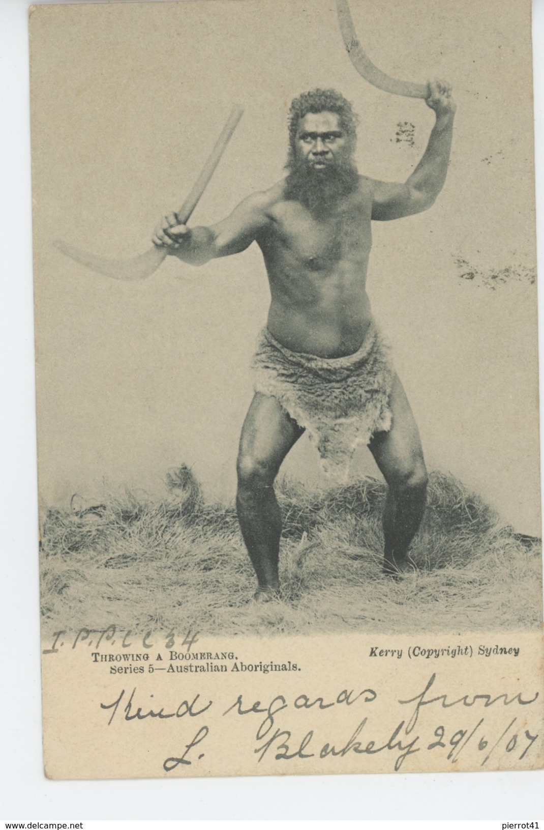 AUSTRALIE - Australian Aboriginals - THROWING A BOOMERANG - Aborigènes