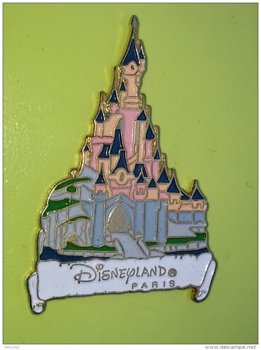 Pin 40 - DISNEYLAND PARIS - Cine