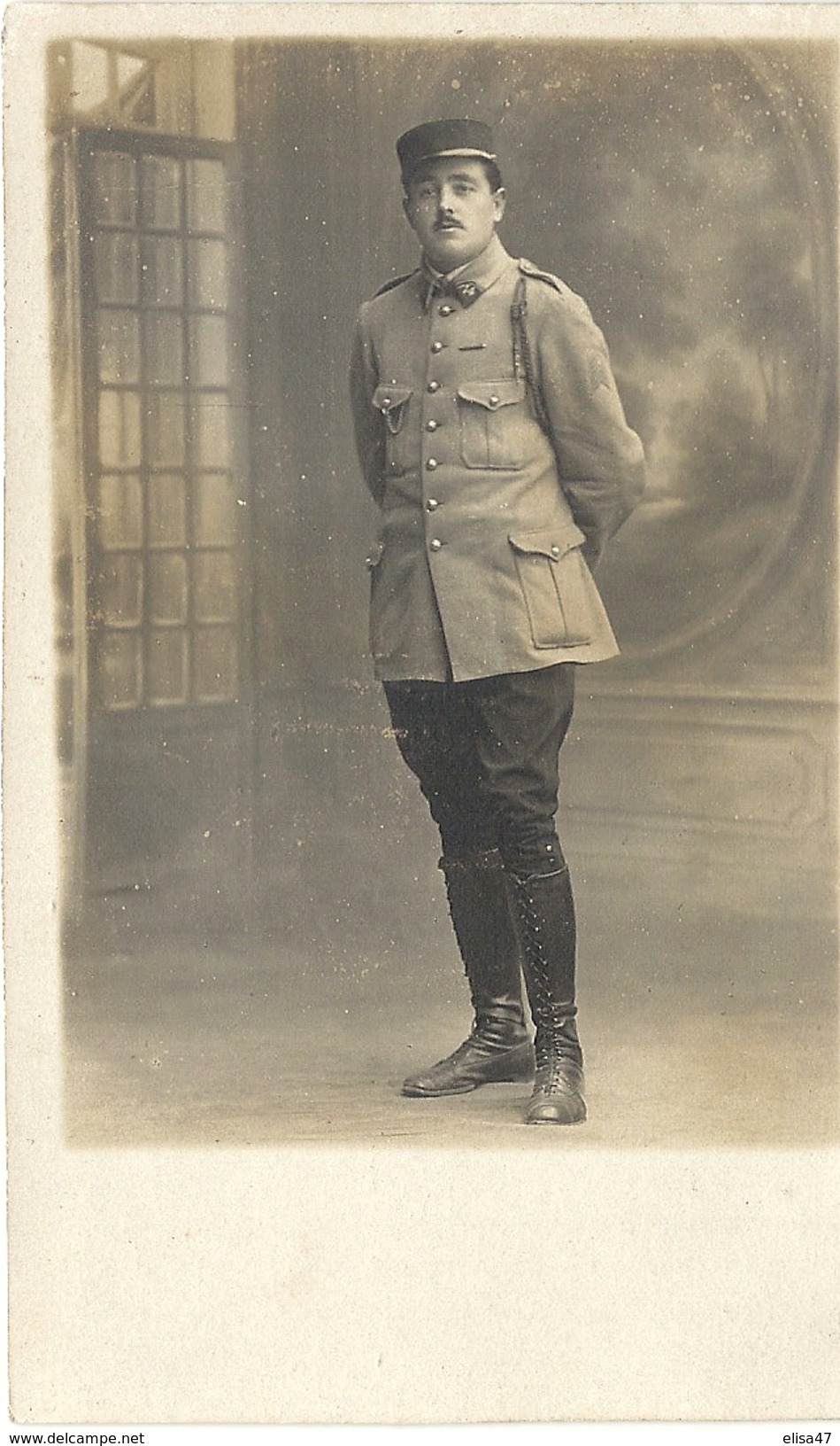 PHOTO DE PHOTOGRAPHE  MILITAIRE AVEC NO 14 SUR  LE  COL  ET  FOURAGERE - Régiments