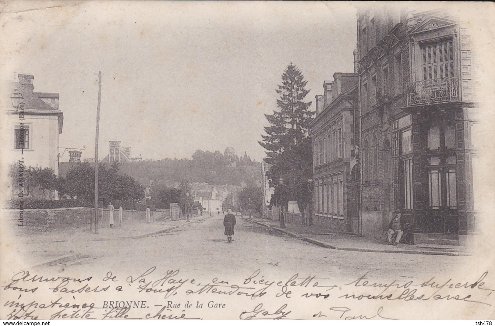 27----BRIONNE---rue De La Gare--(peu Courante)--voir 2 Scans - Autres & Non Classés