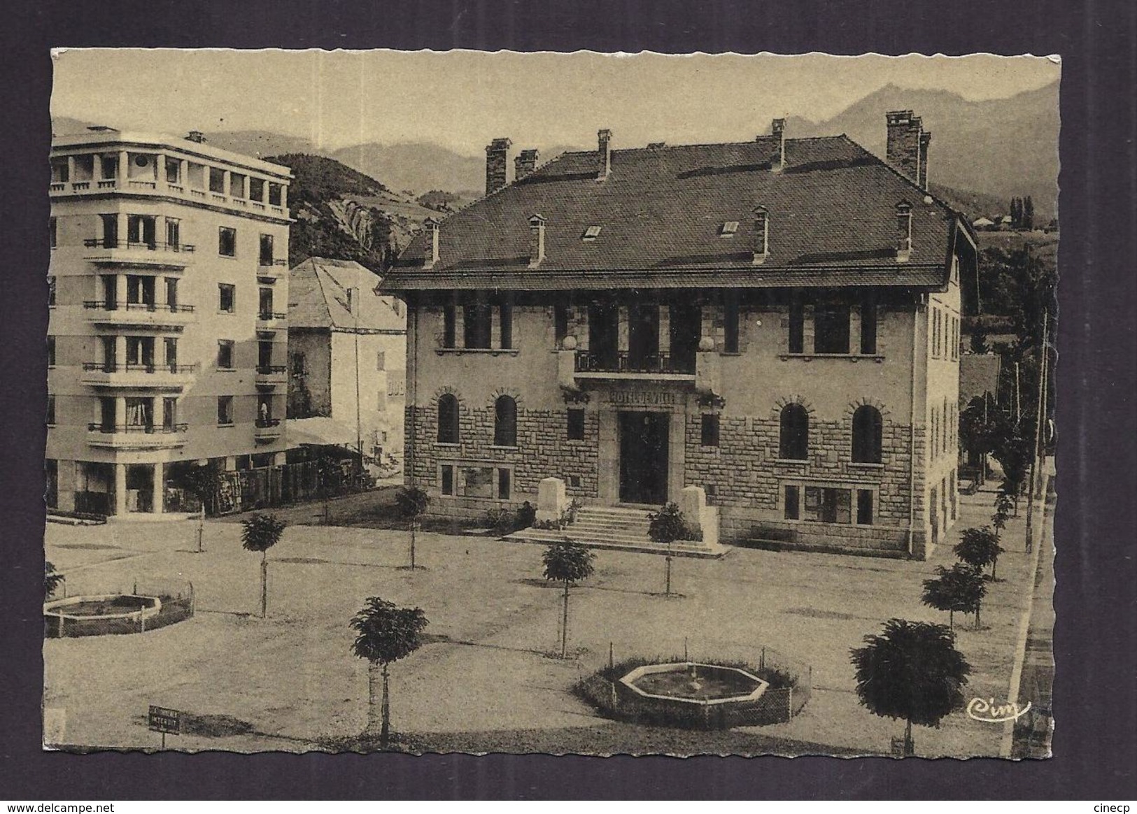 CPSM 04 - BARCELONNETTE - Place De L'Hôtel De Ville - TB PLAN CENTRE VILLE - Barcelonnette