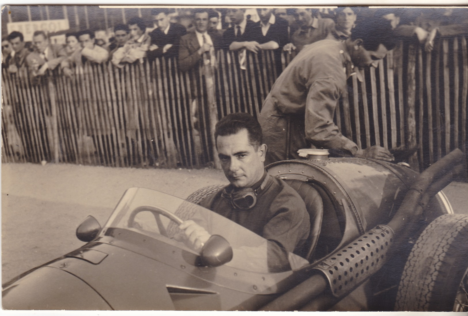 64 Pau - Photo Carte Grand Prix Automobile Années 50 Pilote (Fangio ? ) à Identifier. Tb état Voir Verso. - Grand Prix / F1