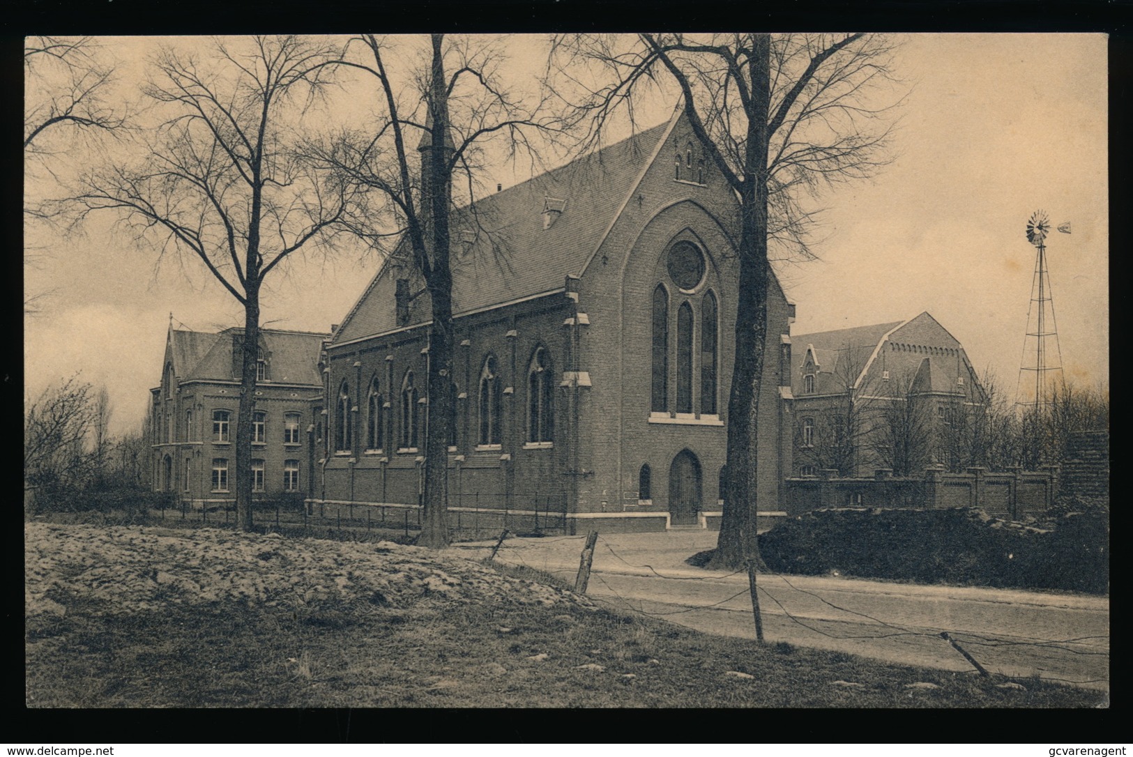 ASSE = DE MISSIONARISSEN VAN HET H.HART - INGANG VAN DE KERK - Asse