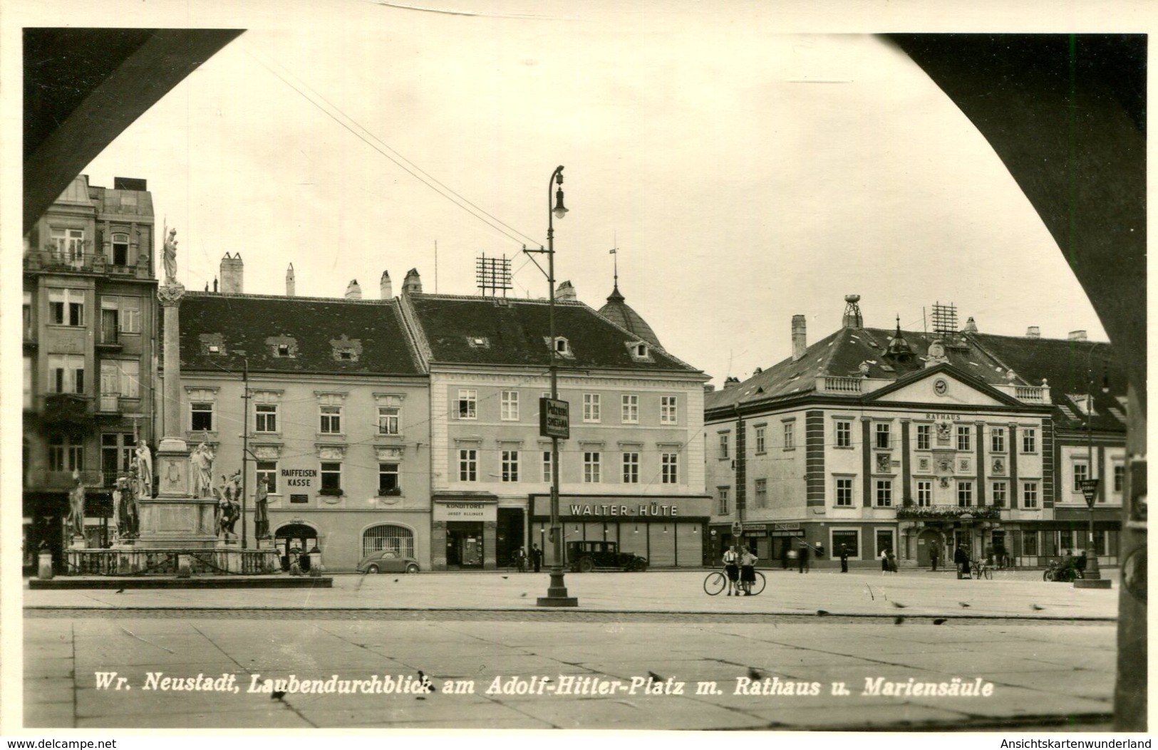Wiener Neustadt - Laubendurchblick Am Adolf-Hitler-Platz M. Rathaus U. Mariensäule (000376) - Wiener Neustadt