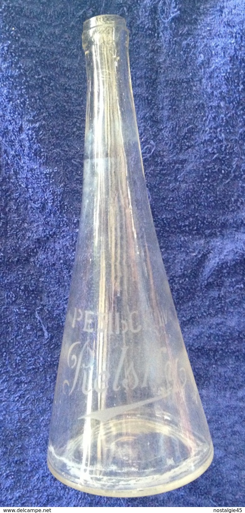 Très Ancienne Bouteille Vodka  " PESIBCKIN  RELSKY " Hauteur 26cm Avec Bulles Air - Autres & Non Classés