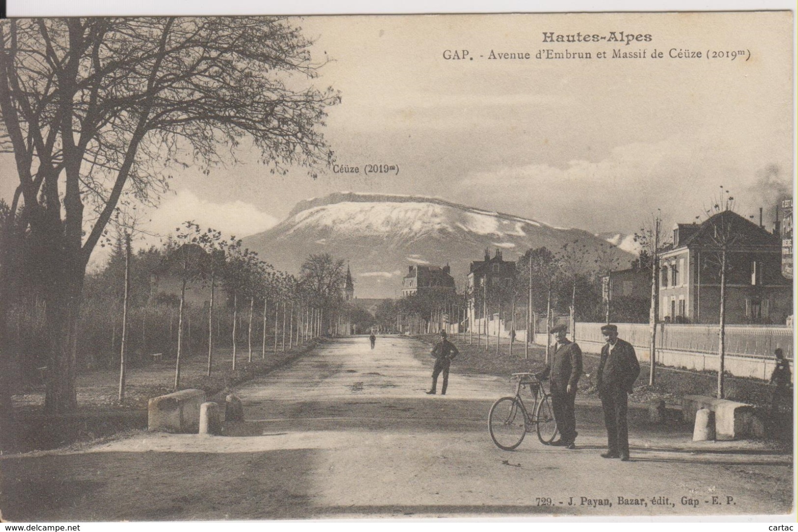 D05 - GAP - AVENUE D'EMBRUN ET MASSIF DE CEÜZE (2019m) - HOMME AVEC UN VELO - Gap