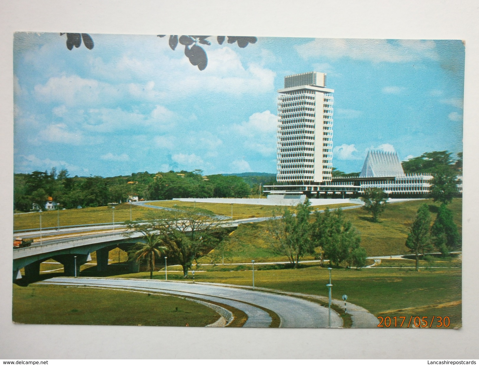 Postcard National Parliament House Kuala Lumpur From Overhead Bridge Malaysia By SW Singapore  My Ref B11221 - Malesia