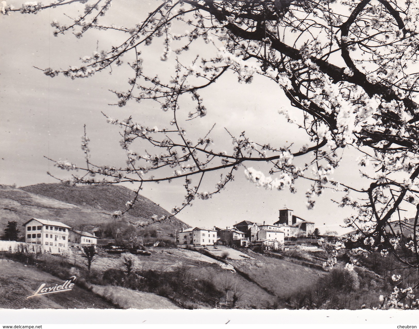 64. BIRIATOU. LE VILLAGE VU DEPUIS L'ESPAGNE. ANNÉE 1960 - Biriatou