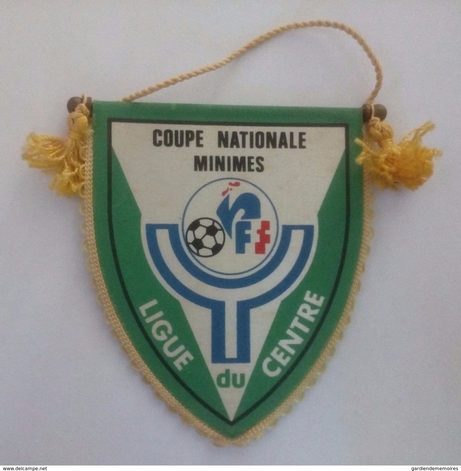 Ancien Fanion De Football - Coupe Nationale Minimes - Ligue Du Centre - Apparel, Souvenirs & Other