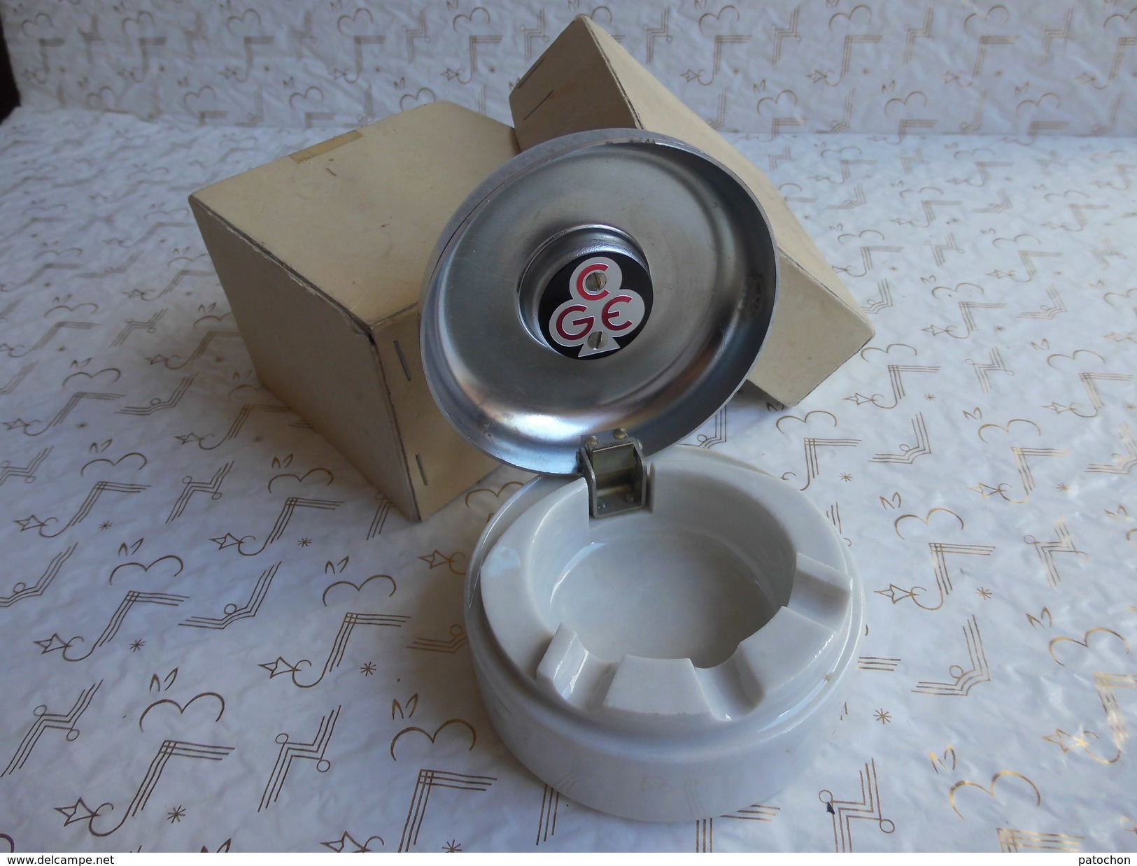 Cendrier Interrupteur CGE Porcelaine & Chrome Presque Neuf Avec Sa Boite D'origine Diamètre 9 Cm. - Porcelain
