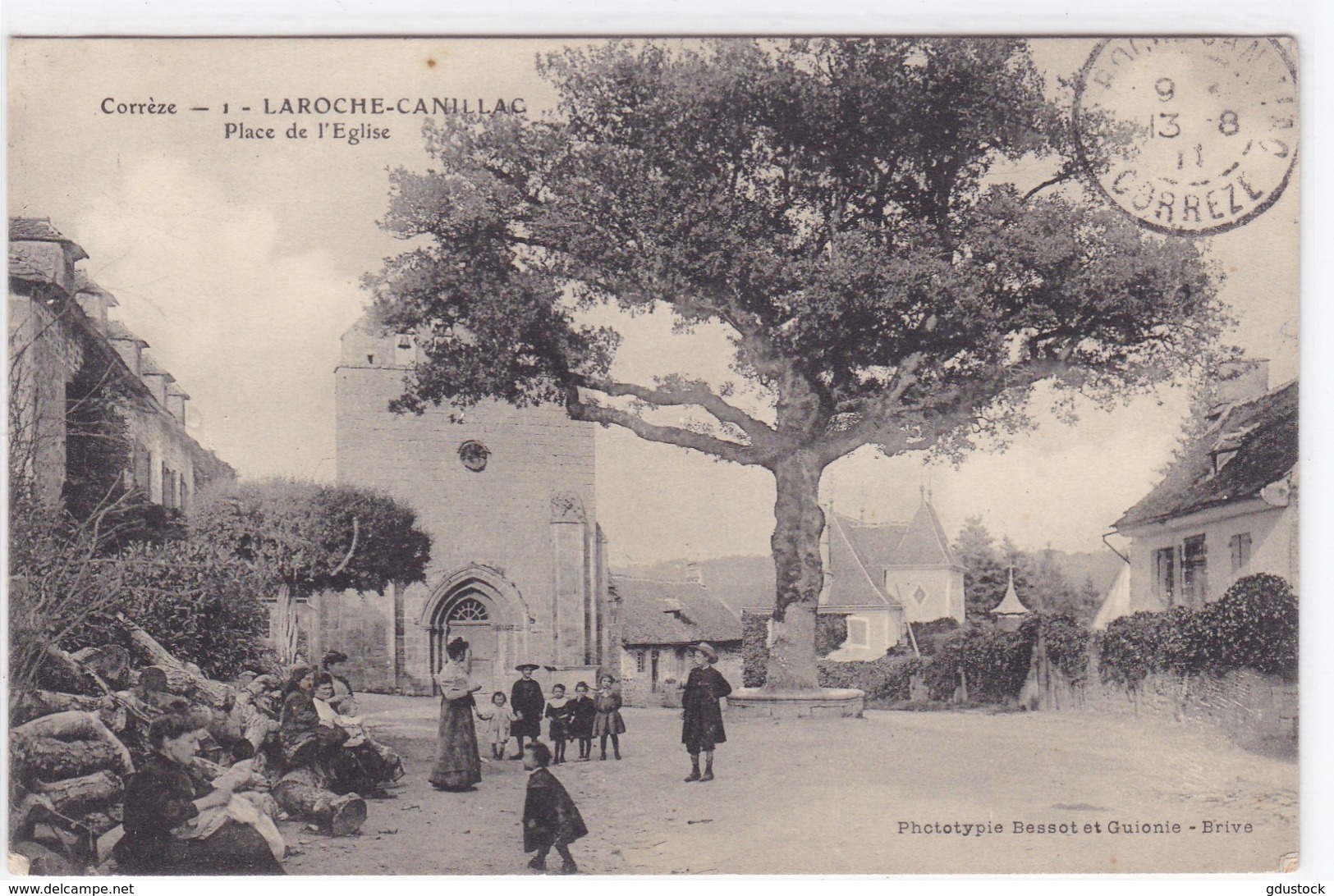 Corrèze - Laroche-Canillac - Place De L'église - Autres & Non Classés