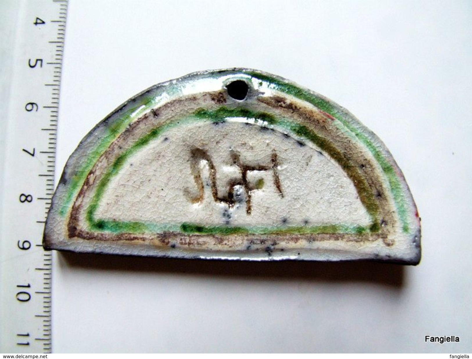 Pendentif Céramique Raku émaillé écru Vert Artisanal Environ 74x38x5mm   Une Superbe Pièce De Créateur Réalisée En Raku - Perles