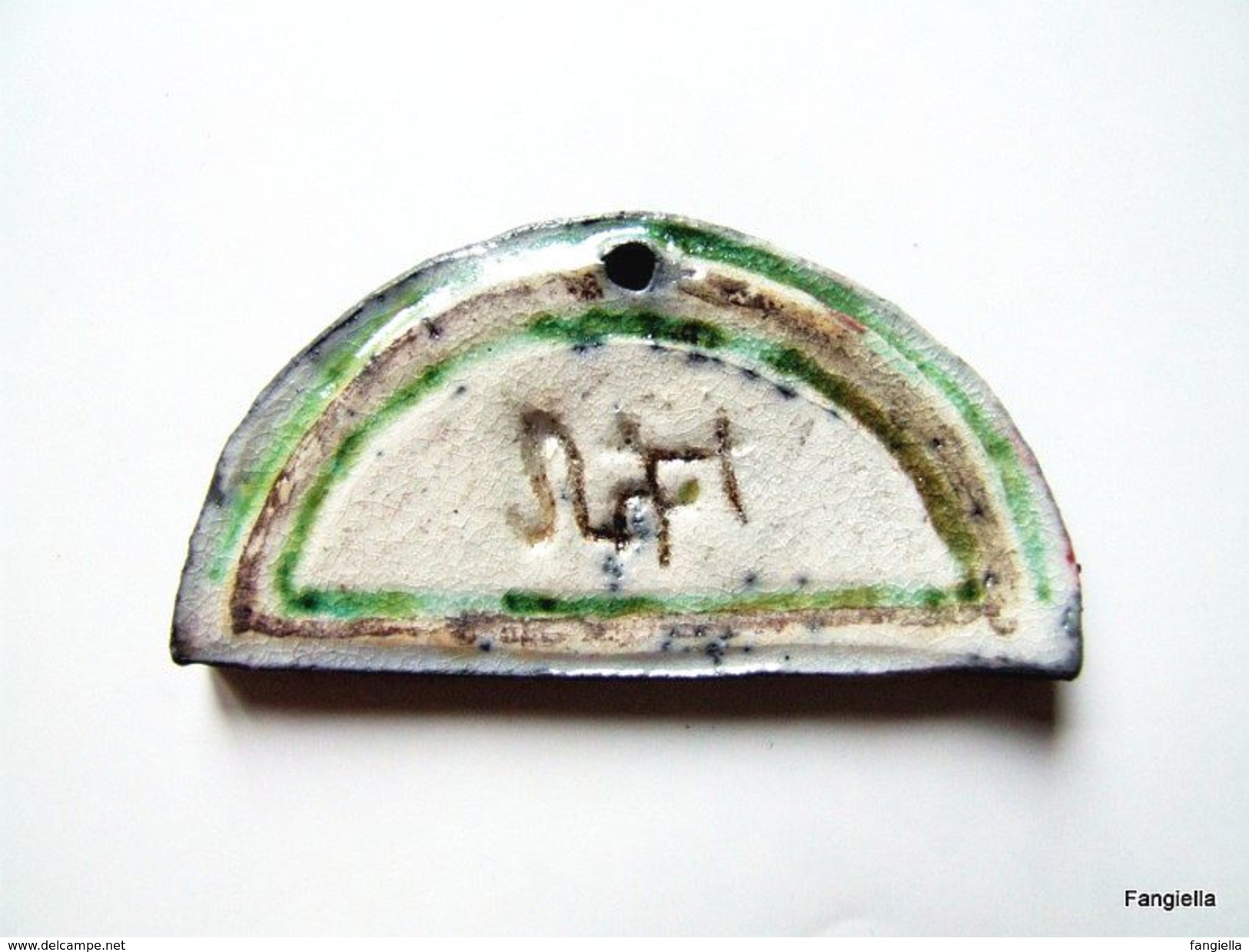 Pendentif Céramique Raku émaillé écru Vert Artisanal Environ 74x38x5mm   Une Superbe Pièce De Créateur Réalisée En Raku - Perlas