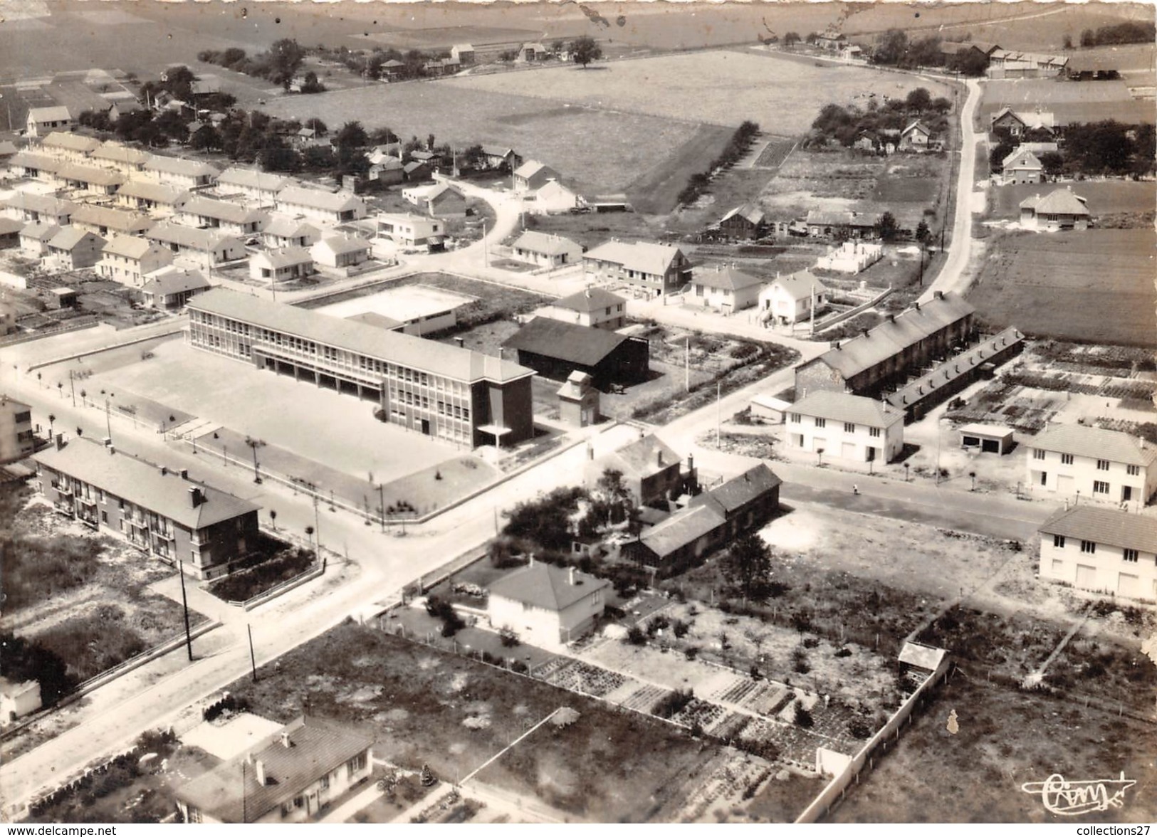 02-CHAUNY- GROUPE SCOALIRE DU BROUAGE VUE AERIENNE - Chauny