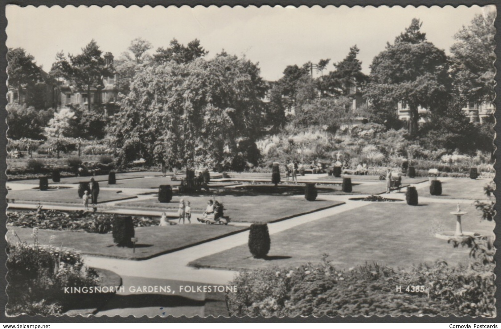 Kingsnorth Gardens In Folkestone, Kent, 1963 -  Valentine RP Postcard - Folkestone