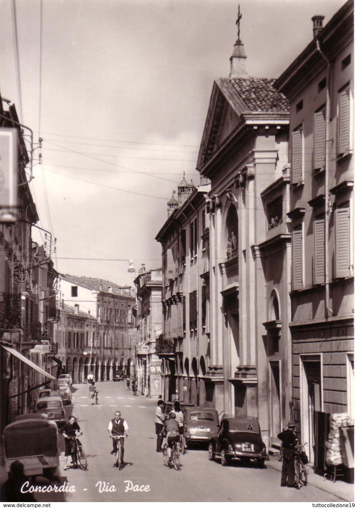 VENDO N.1 CARTOLINA DI CONCORDIA(MO) VIA PACE,FORMATO GRANDE IN BIANCO E NERO DEL 1953 CIRCA NON VIAGGIATA - Modena