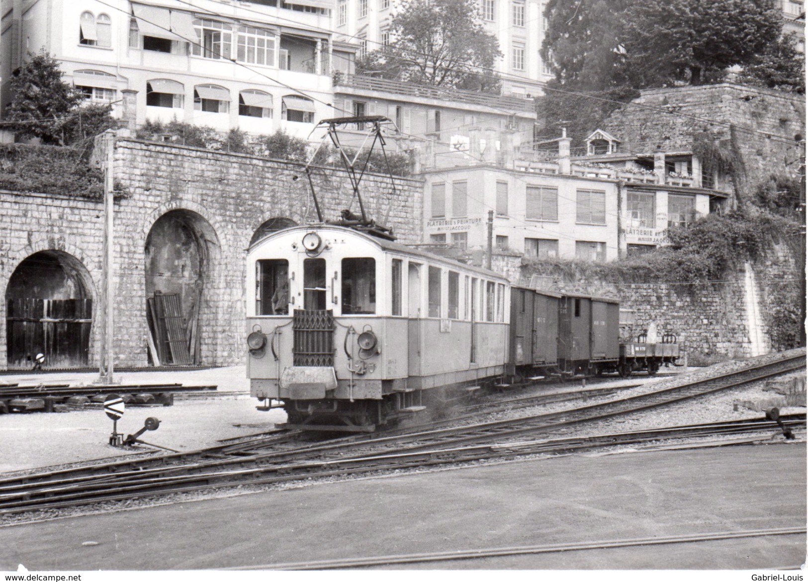 ABFe 4/4 Man&oelig;uvrant à Montreux Août 1964  Train M.O.B. BVA - Stations - Met Treinen