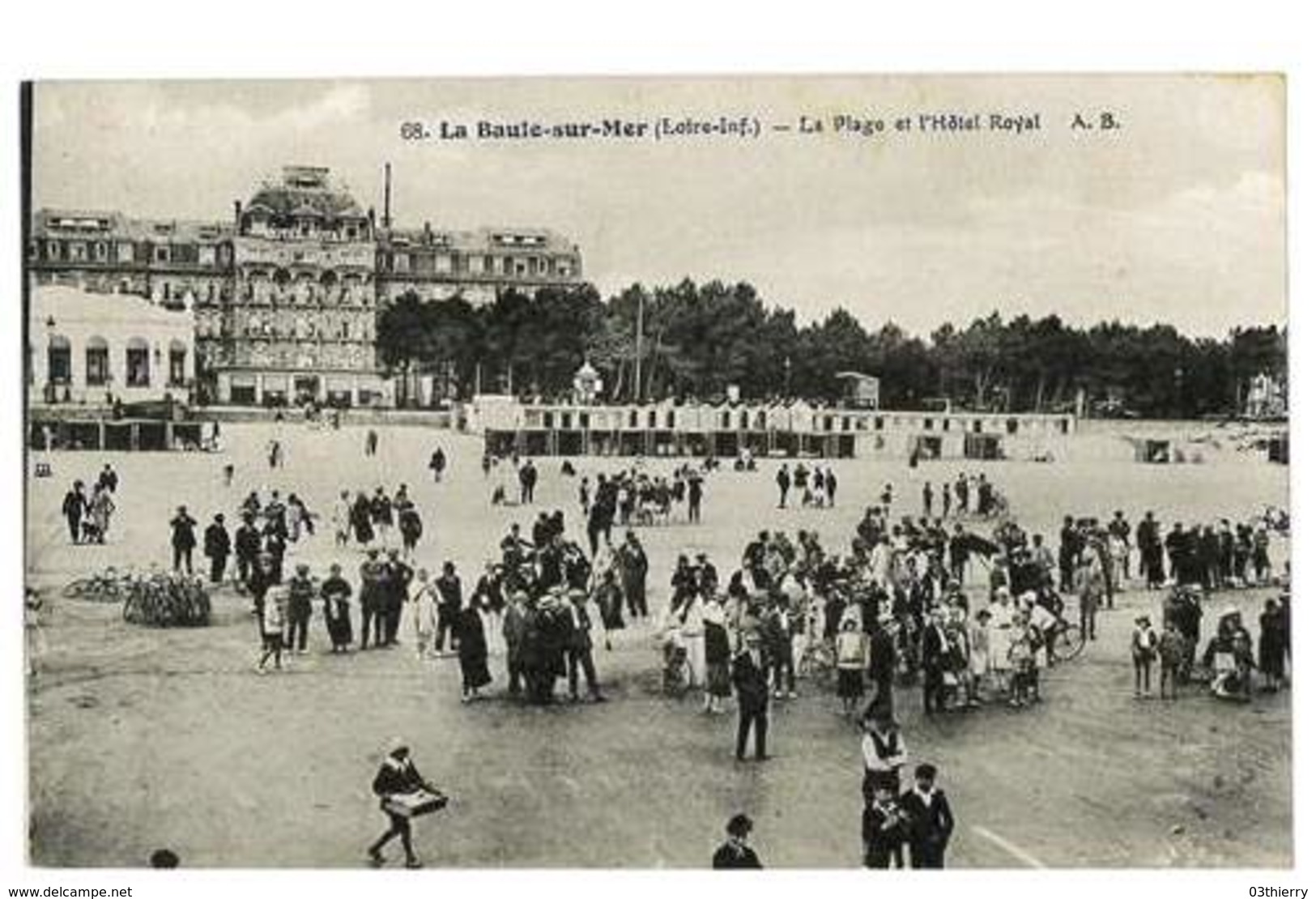 CPA 44 LA BAULE LA PLAGE ET L'HOTEL ROYAL - La Baule-Escoublac