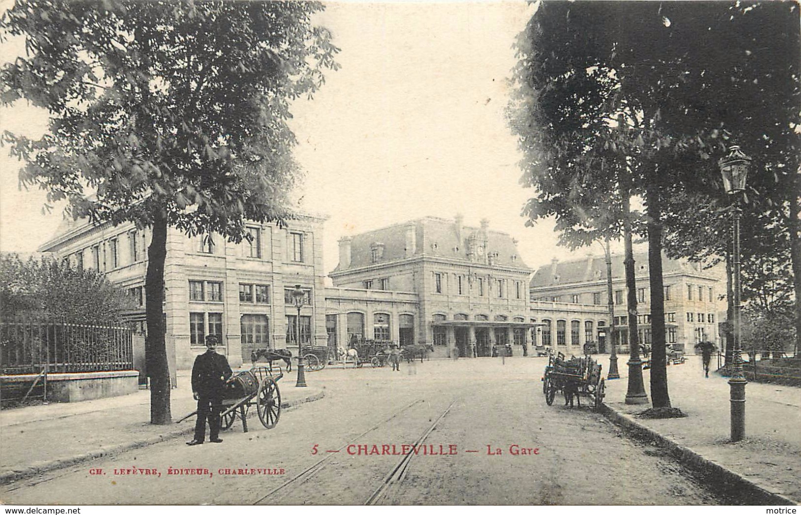 CHARLEVILLE - La Gare. - Gares - Sans Trains