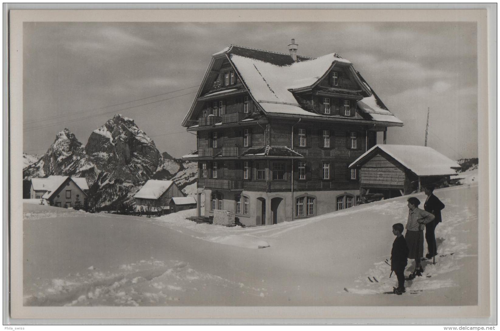 Gasthaus-Pension Klingenstock Stoos Im Winter En Hiver Mit Skifahrer - Autres & Non Classés