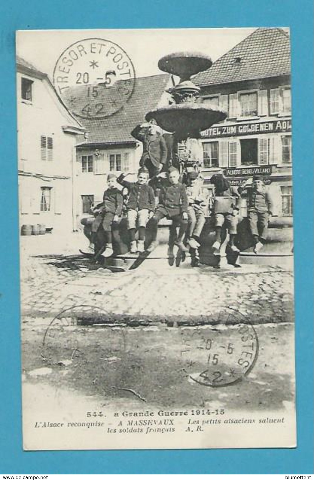 CPA Militaires Militaria Alsaciens Saluant Les Soldats Français à MASSEVAUX 68 - Masevaux