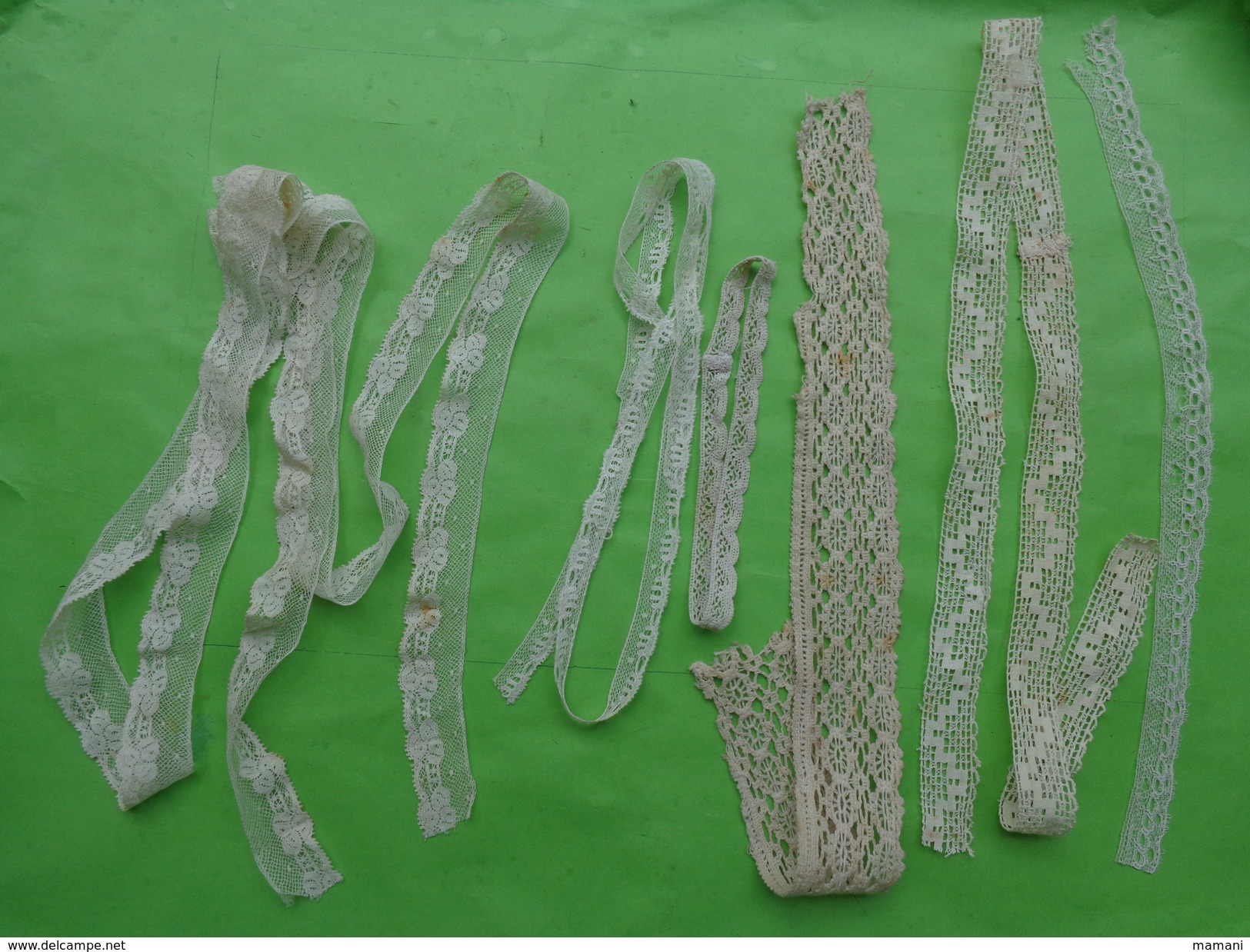 Lot De Dentelles -lot 4     -la Plus Grande  Larg 2.5cm Long 1.60m - Laces & Cloth