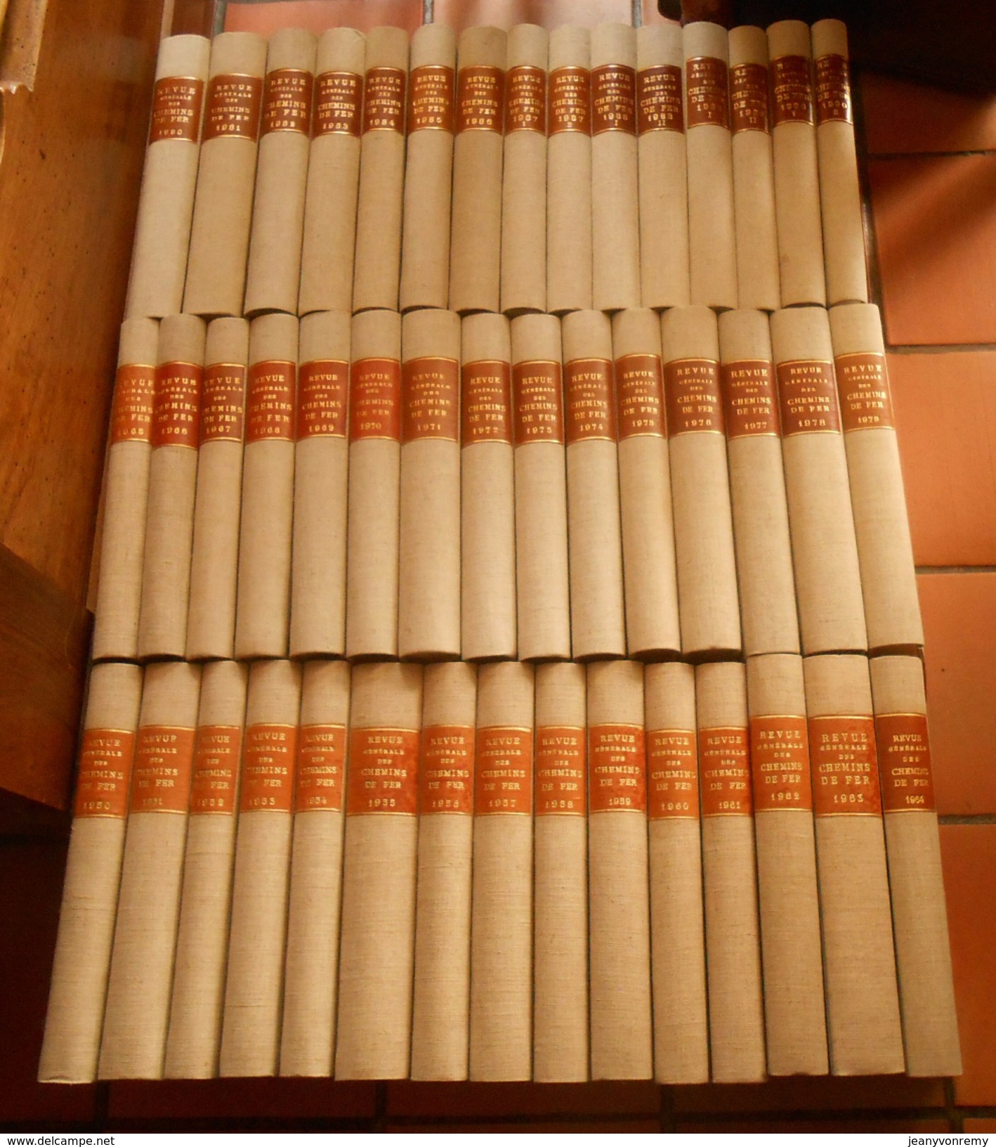 REVUE GÉNÉRALE DES CHEMINS DE FER. 45 Volumes. Année 1950 - 1990. - Treinen